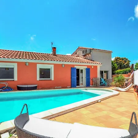 Ferienhaus Awesome In Saleilles